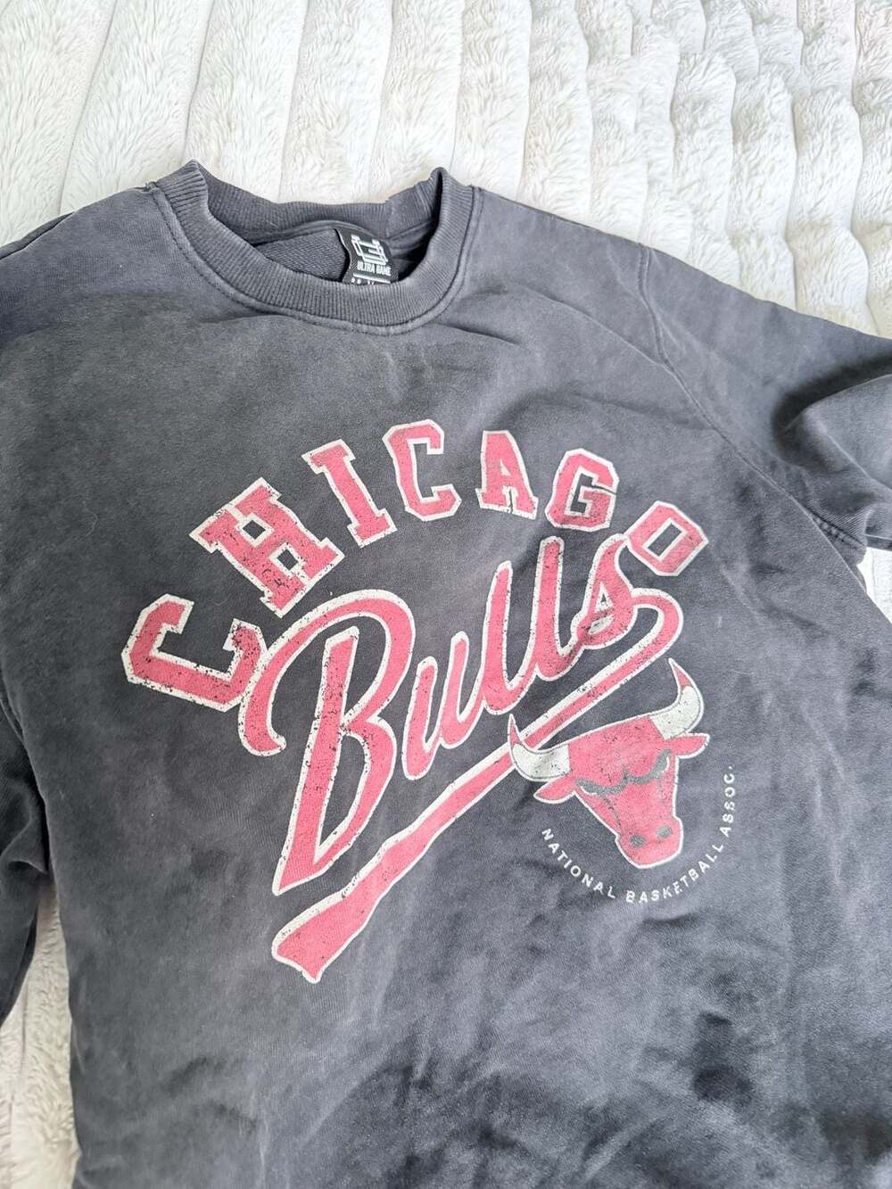 Ultra Game Chicago Bulls Washed Graphic Sweatshirt Size M